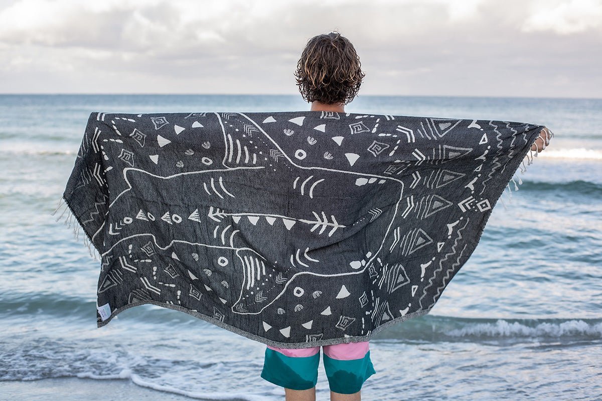 Shark Turkish Towel - Noir - Sun Drunk